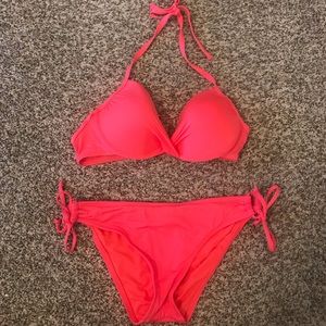 Never worn Coral Mossimo women’s 2 piece